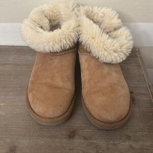 Authentic Ugg boots, low ankle. Sz 7. Chestnut color.